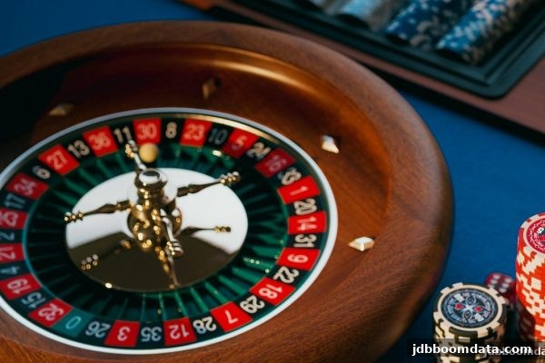数据洞察：德州扑克、彩票跨度与电竞直播的底层概率思维 — jdb电子爆奖独家视角