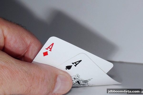 jdb电子爆奖深度解析：红中麻将与炸金花的牌型识别实战技巧